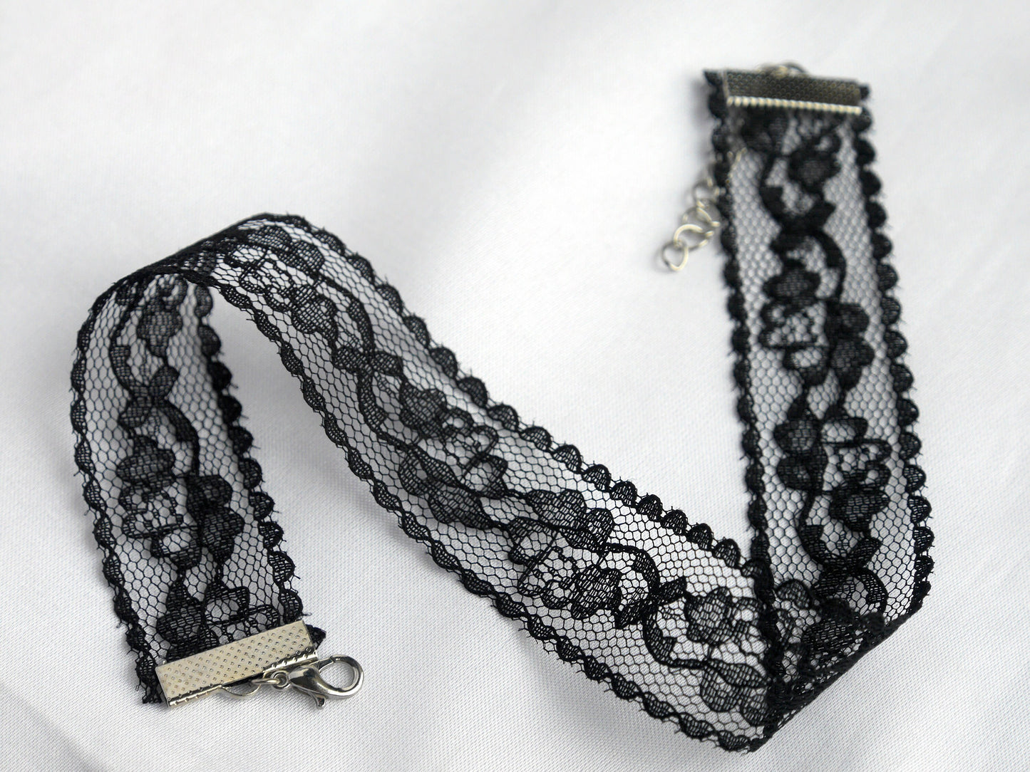 Black Floral Pattern Lace Choker (Non Elasticated)