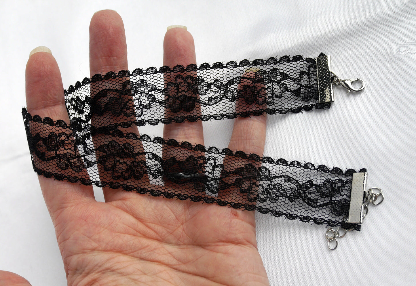 Black Floral Pattern Lace Choker (Non Elasticated)