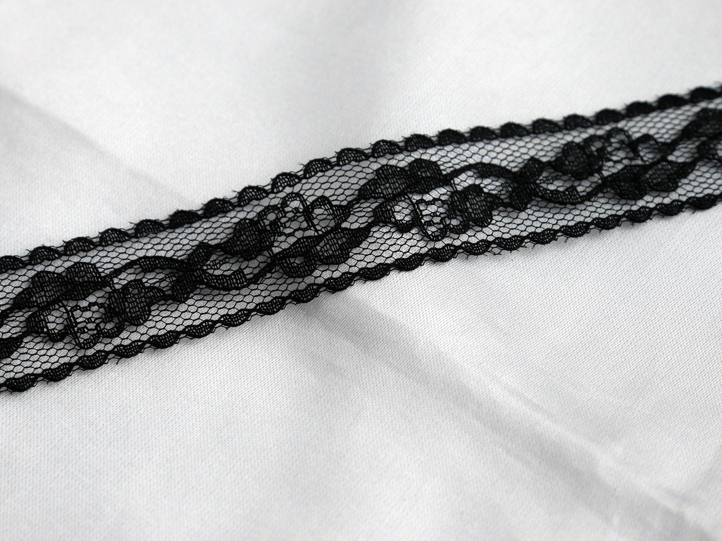 Black Floral Pattern Lace Choker (Non Elasticated)