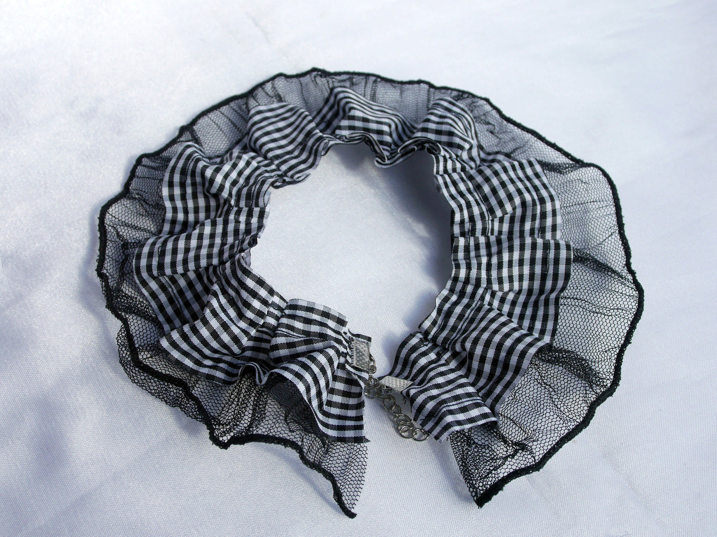 Black and White Checked Pattern Ruffle Lace Choker (Non-elasticated)