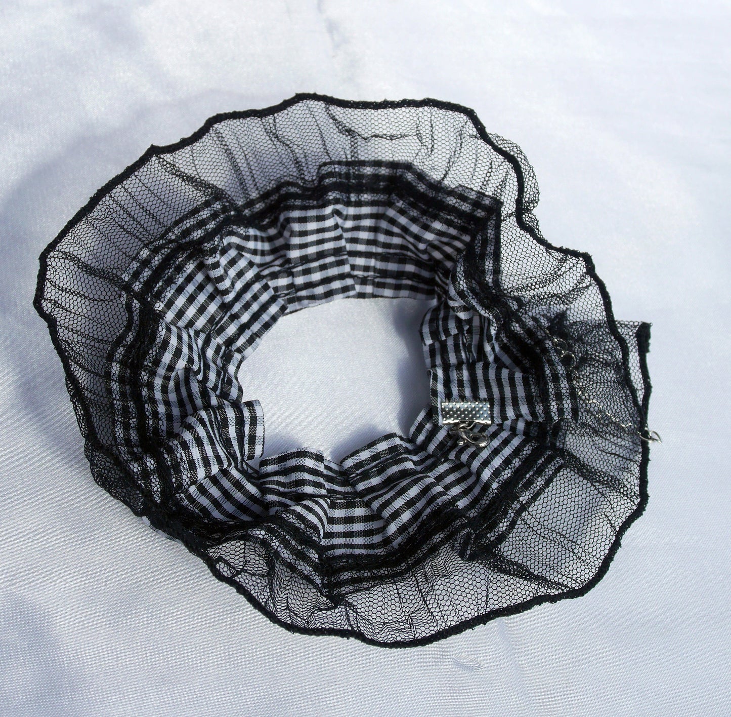 Black and White Checked Pattern Ruffle Lace Choker (Non-elasticated)