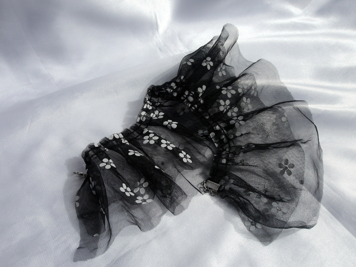 Black with White Flowers Ruffle Lace Choker (Non Elasticated)