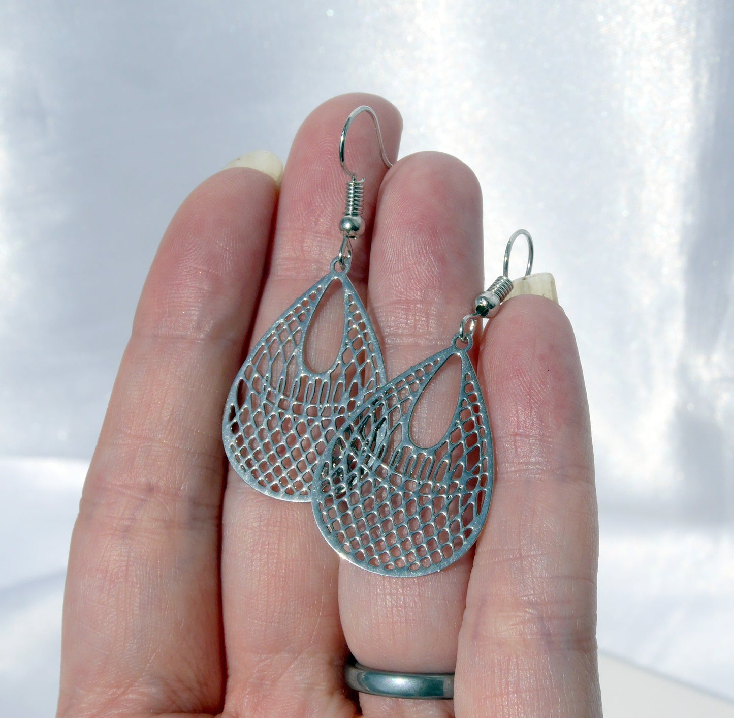 Silver or Gold Toned Small Teardrop Shaped Filigree Earrings (Ear Hook)