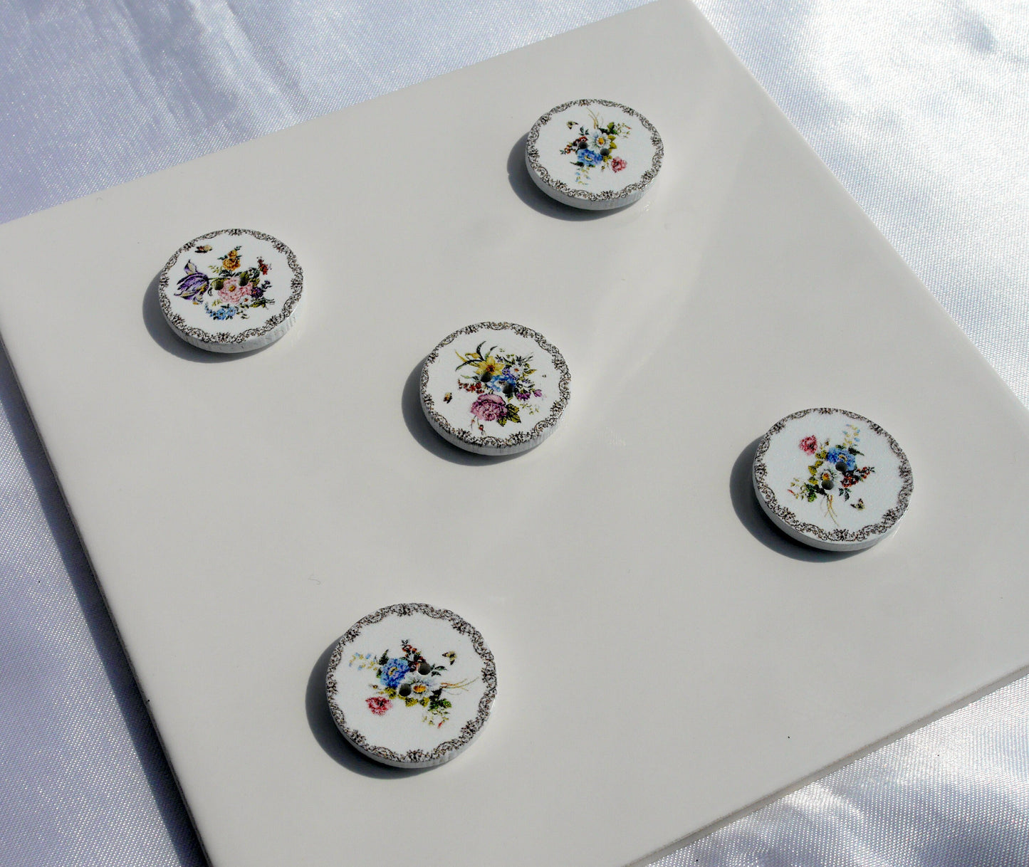 Circular Flower Theme Wooden Mini Fridge Magnets (Set of 5 Magnets)