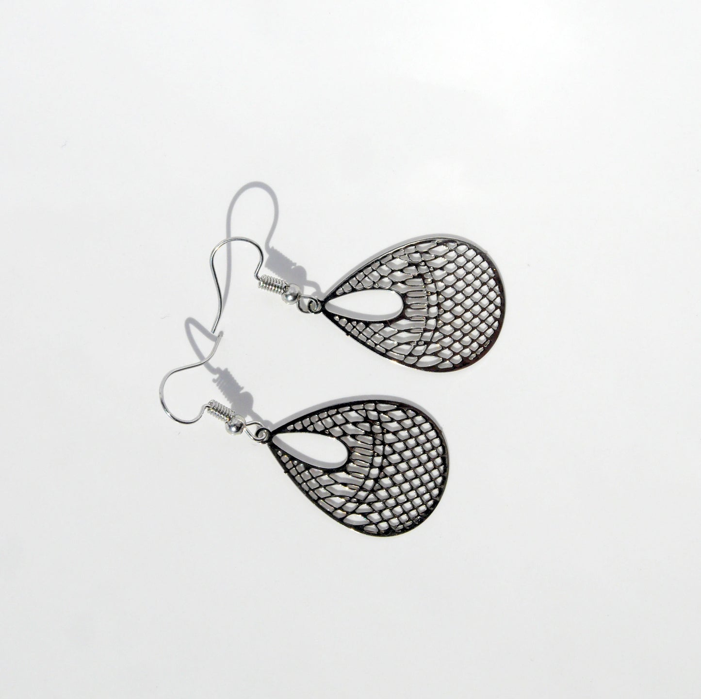 Silver or Gold Toned Small Teardrop Shaped Filigree Earrings (Ear Hook)