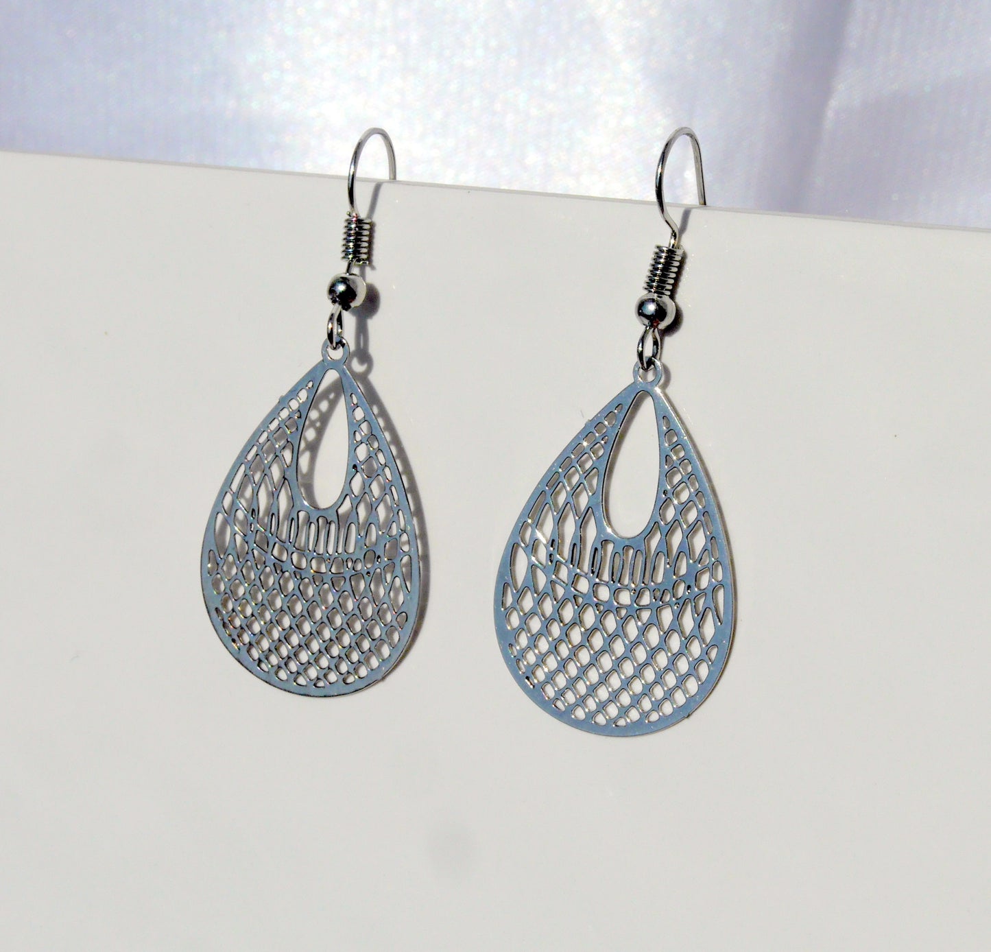 Silver or Gold Toned Small Teardrop Shaped Filigree Earrings (Ear Hook)