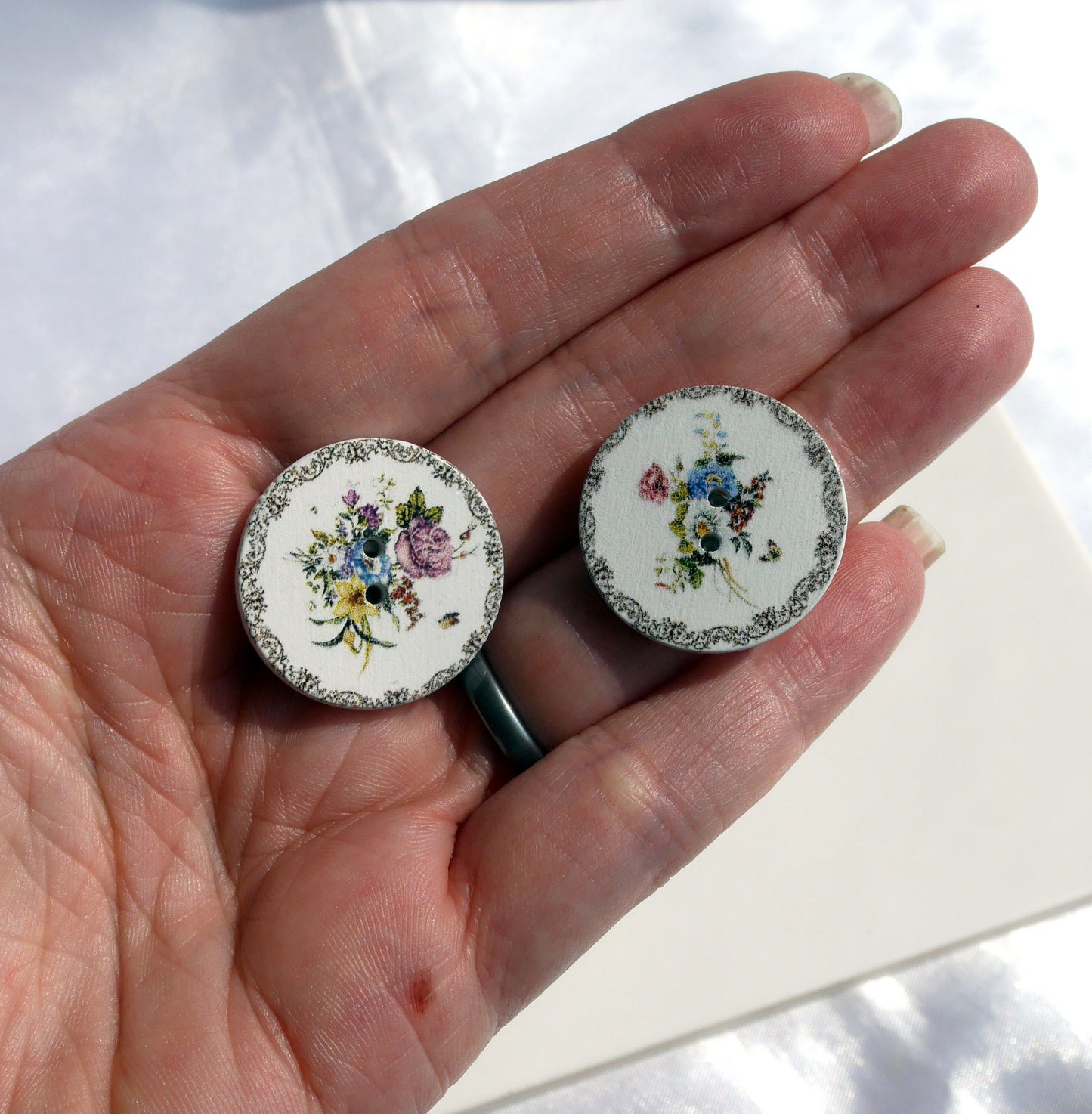 Circular Flower Theme Wooden Mini Fridge Magnets (Set of 5 Magnets)
