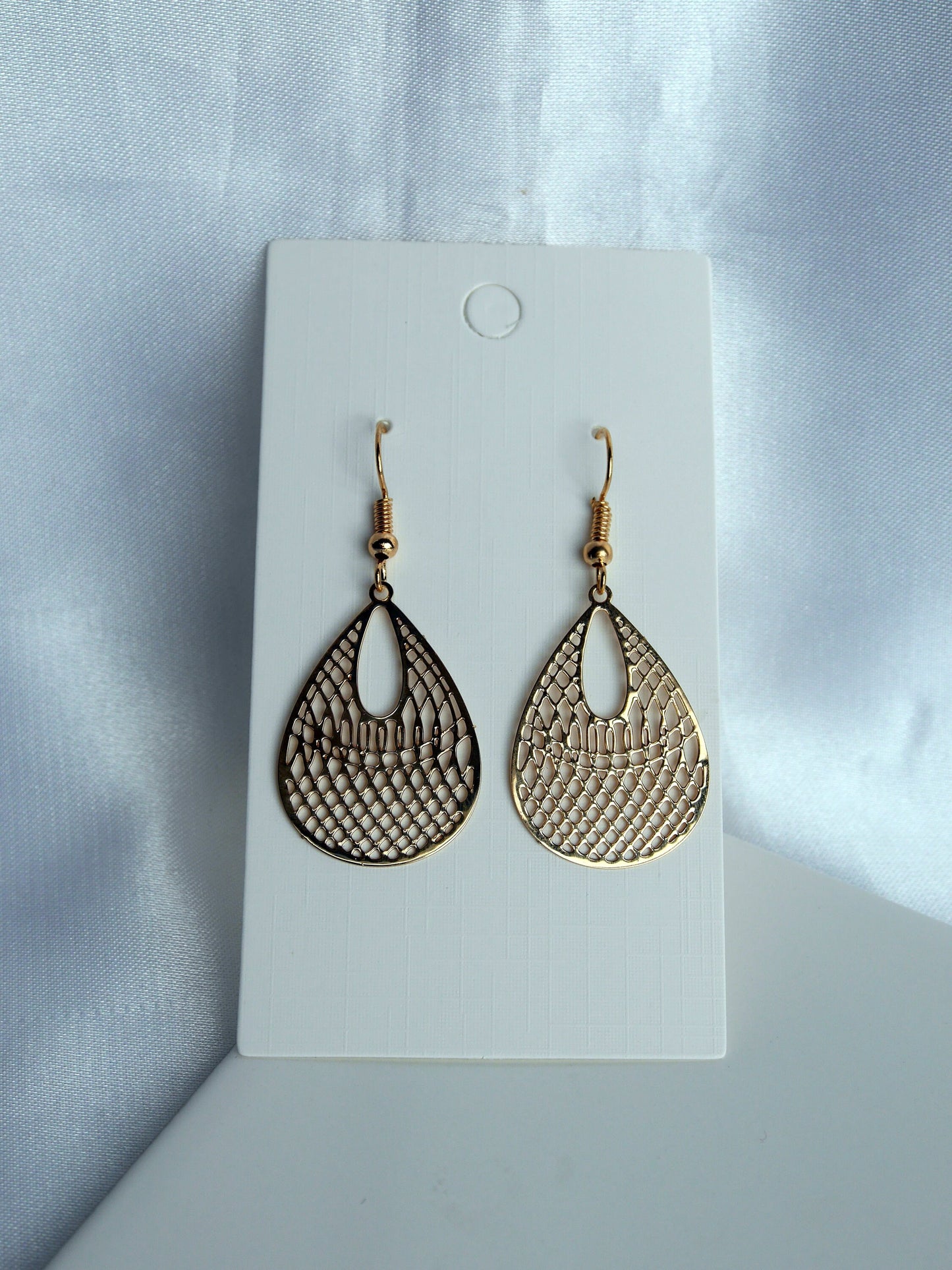 Silver or Gold Toned Small Teardrop Shaped Filigree Earrings (Ear Hook)