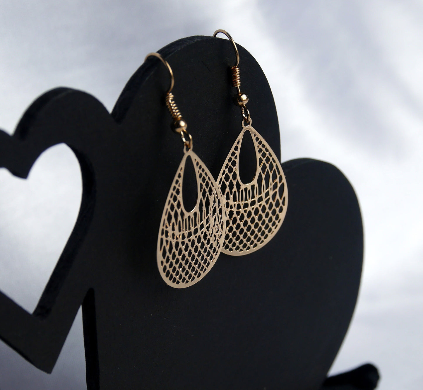 Silver or Gold Toned Small Teardrop Shaped Filigree Earrings (Ear Hook)